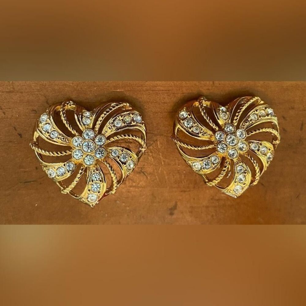 Avon Gold Tone Heart Clip-On Earrings Women’s Rhinestone Swirl 1.25” Statement